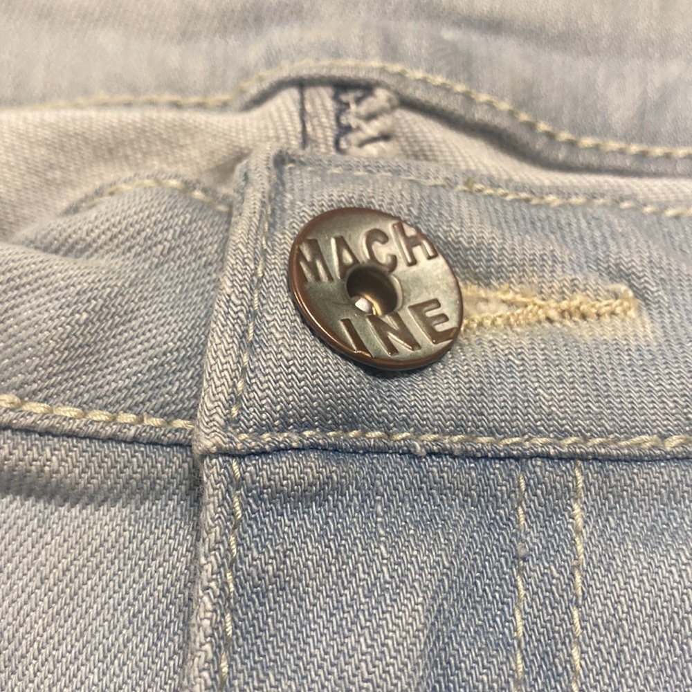 Distressed shorts 🩳 - Picture 3 of 9